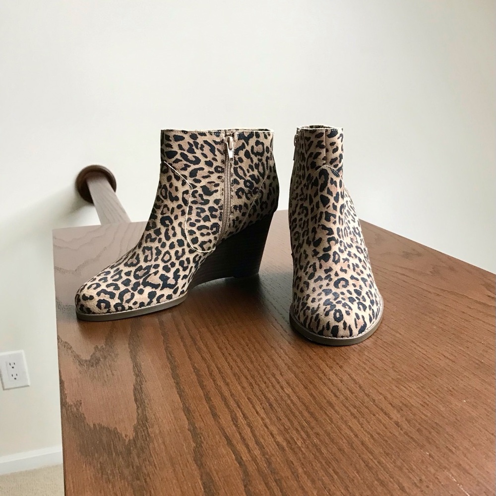 Sole Society “So-Patsy” Leopard Ankle Booties, 9.5